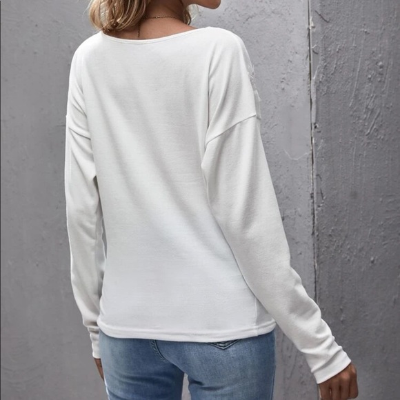 HP!🤩🎉Lace insert v-neck top - Picture 3 of 7